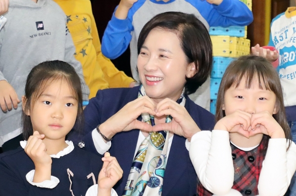 참샘초등학교를 방문한 유은혜 장관.