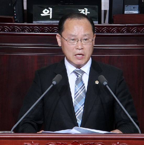 경기도의회 성준모 의원이 5분 발언을 하고 있다.