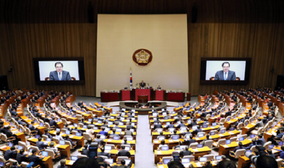 '고교무상교육'을 위한 2개 법안이 31일 국회 본회의를 통과했다.