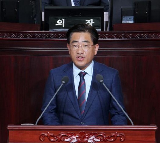 5일 열렸던 본회의에서 5분 발언을 하고 있는 이기형 경기도의원.