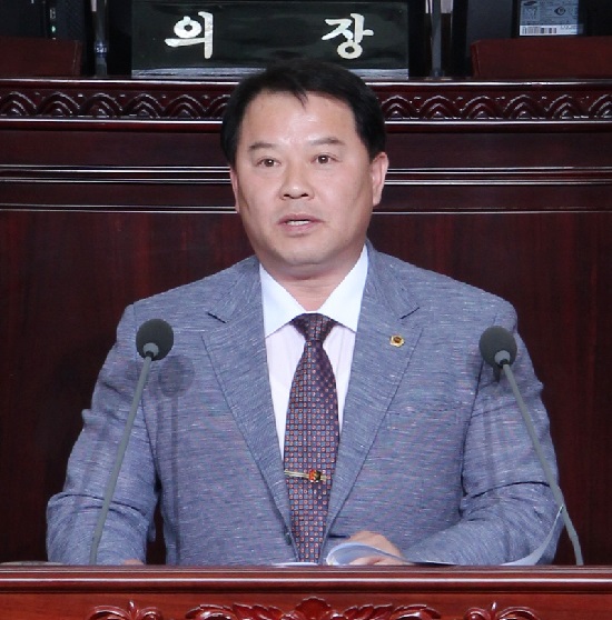 학폭전담기구를 설치해야 한다고 주장하고 있는 김영준 경기도의원.