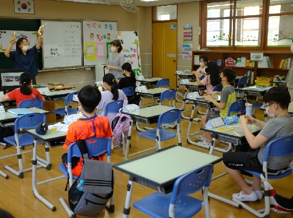 오산시의 찾아가는 메이커교실 교육 모습.