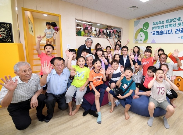 오산시가 초등생 돌봄시설인 함께자람센터를 30곳으로 확대한다고 밝혔다.