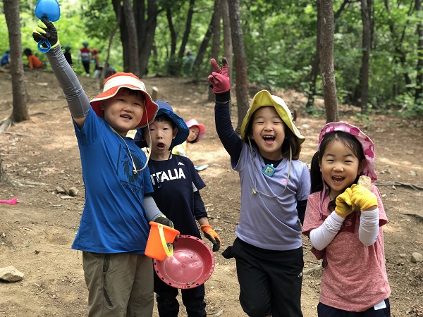 “숲에서 놀며 행복한 아이들” 아림유치원은 숲교육으로 우리나라를 대표하는 곳이다.