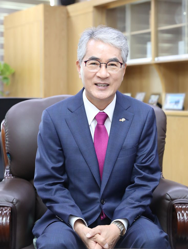 박종훈 교육감은 사립유치원 교사의 처우 개선을 위해 노력할 것이라고 밝혔다.
